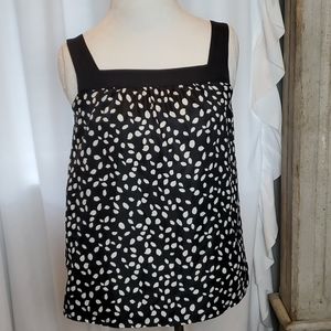 LOFT LIGHTWEIGHT SLEEVELESS TOP IN SIZE SMALL